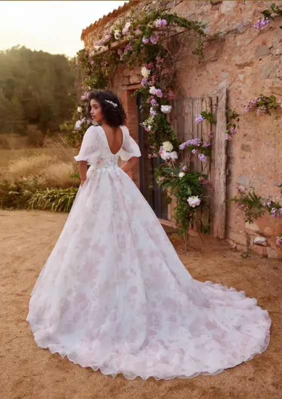 BossHochzeitshaus WinsenLuhe ModernesBrautkleid BrautkleidmitMuster Bremen Hamburg Stelle Maschen Stade WhiteOne Sarang 3 scaled 1.webp