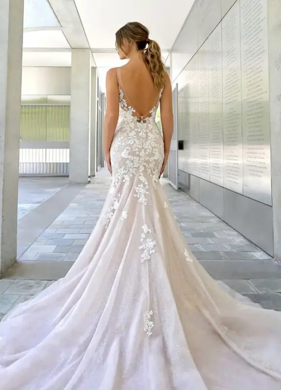 Boss Hochzeithaus Winsen Luhe Brautkleider Bremen Hamburg Lueneburg Hannover Luebeck Harburg Enzoani Etoile BT20 01 Niedersachsen 1.webp