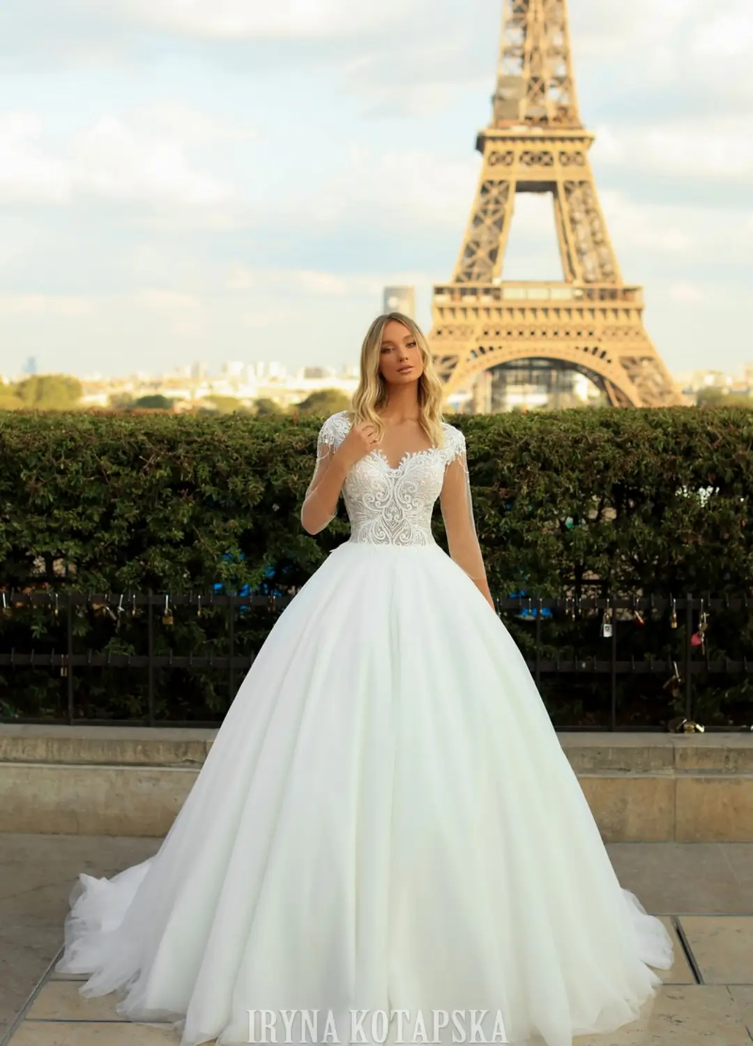 Boss Hochzeithaus Winsen Luhe Brautkleider Bremen Hamburg Lueneburg Hannover Luebeck Harburg Iryna Kotapska moerne Brautkleider LB2335 Niedersachsen 4.webp