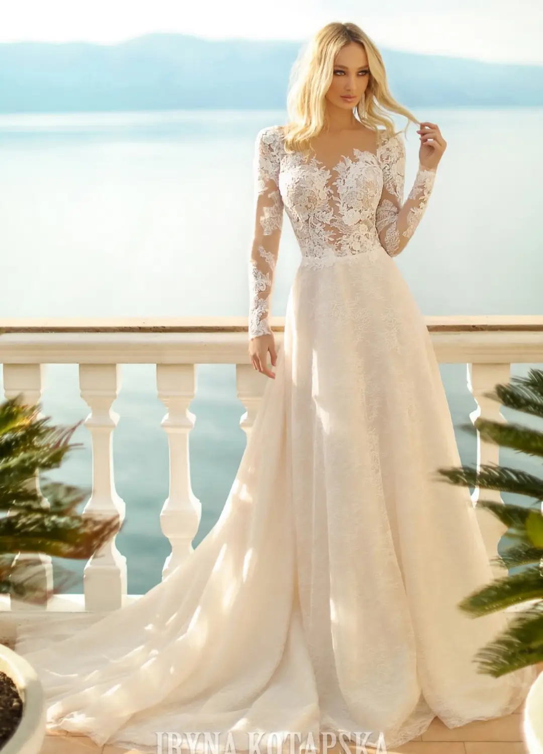 Boss Hochzeithaus Winsen Luhe Brautkleider Bremen Hamburg Lueneburg Hannover Luebeck Harburg Iryna Kotapska moerne Brautkleider PR2233 Niedersachsen 1.webp