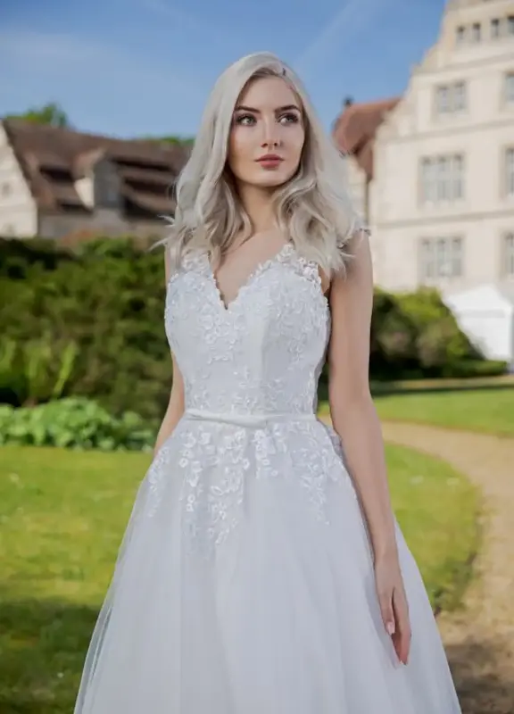 Boss Hochzeithaus Winsen Luhe Brautkleider Bremen Hamburg Lueneburg Hannover Stade Luebeck Buxtehude AnnAngelex B2060 Brautkleider Niedersachsen 4.webp