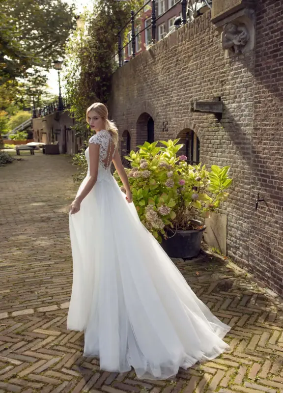 Boss Hochzeithaus Winsen Luhe Brautkleider Bremen Hamburg Lueneburg Hannover Stade Luebeck Buxtehude Modeca moderne Brautkleider Kalina Niedersachsen 2.webp