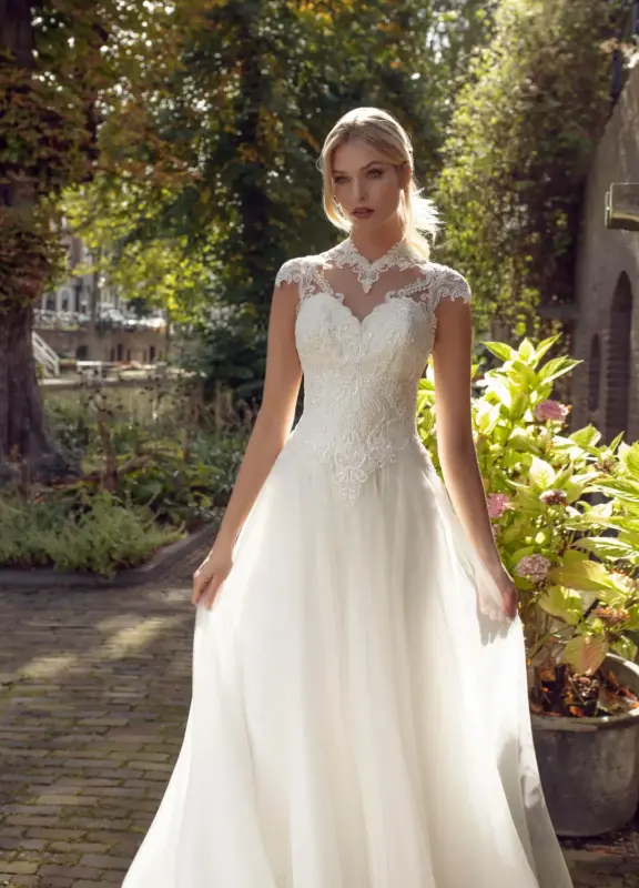 Boss Hochzeithaus Winsen Luhe Brautkleider Bremen Hamburg Lueneburg Hannover Stade Luebeck Buxtehude Modeca moderne Brautkleider Kalina Niedersachsen 3.webp