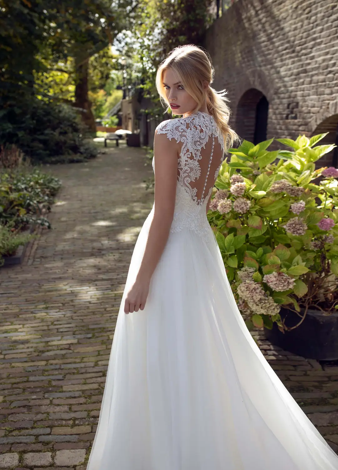 Boss Hochzeithaus Winsen Luhe Brautkleider Bremen Hamburg Lueneburg Hannover Stade Luebeck Buxtehude Modeca moderne Brautkleider Kalina Niedersachsen 4.webp