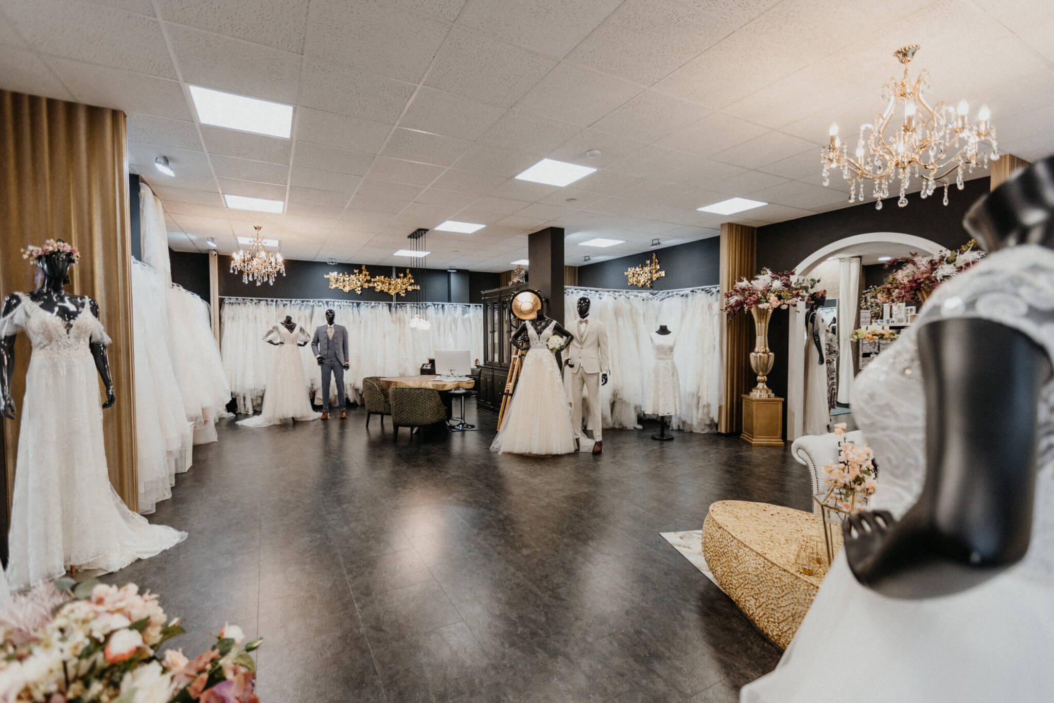Boss Hochzeitshaus Winsen Luhe bei Hamburg Bremen und Lueneburg Brautkleider Aenzuege Trauringe Hochzeitsmode 2 scaled 1.jpg