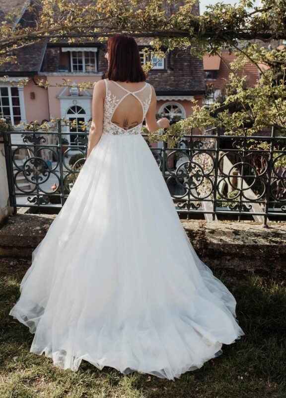 batch Boss Hochzeitshaus White One Wonder Prinzessin Brautkleid VAusschnitt Hamburg Winsen Lüneburg Bremen Stelle (2)